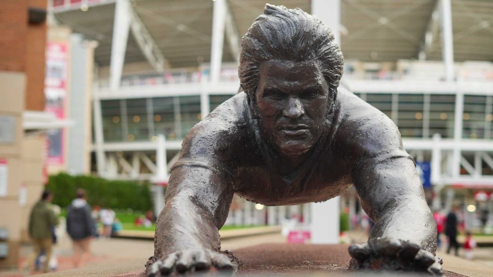 pete-rose-sliding-statue-cincinnati