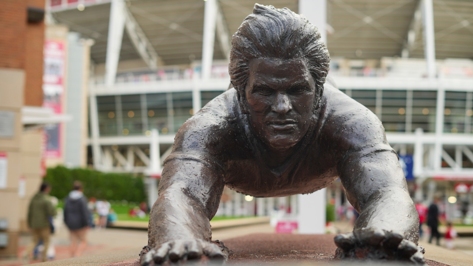 pete-rose-sliding-statue-cincinnati