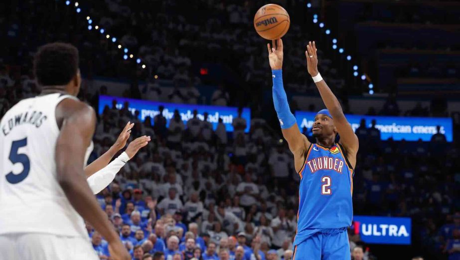 Shai Gilgeous-Alexander shoots in WCF win over Wolves