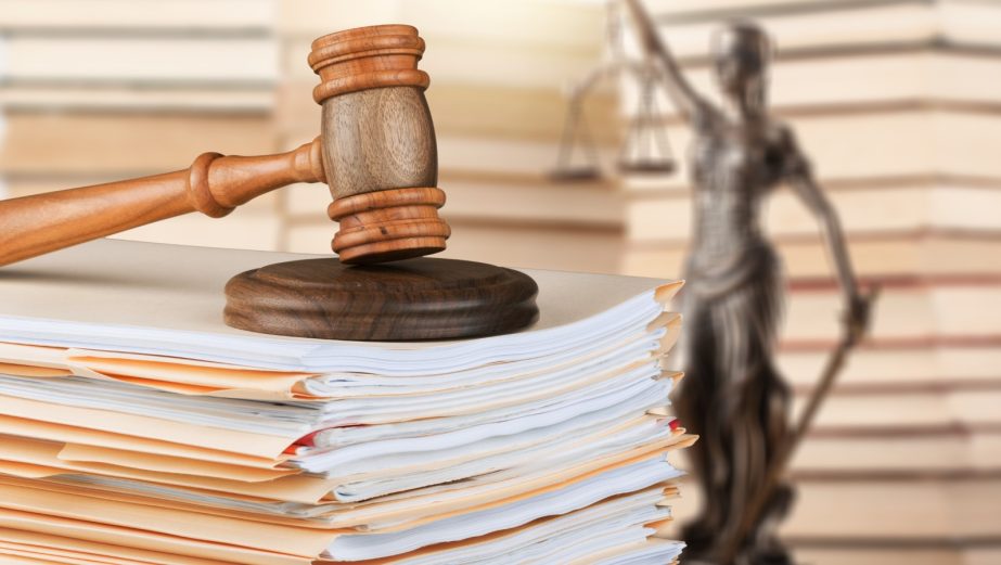 judge-gavel-court-papers