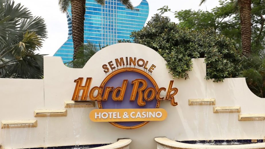 seminole-hard-rock-casino-sign-guitar