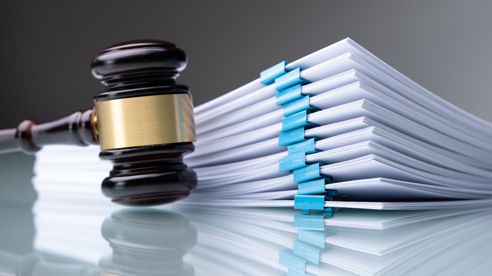 court-docs-pile-gavel