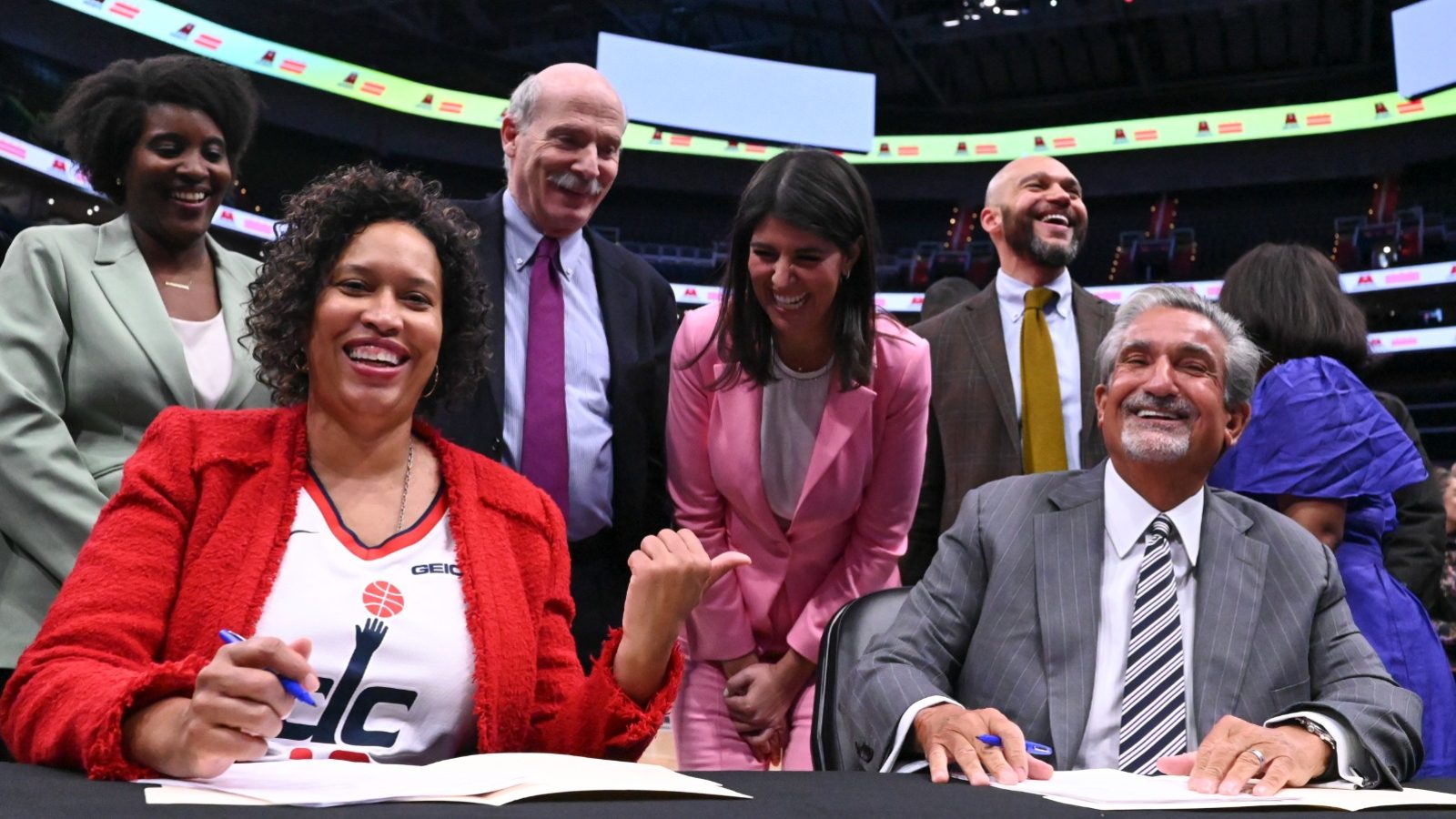 muriel-bowser-ted-leonsis-table