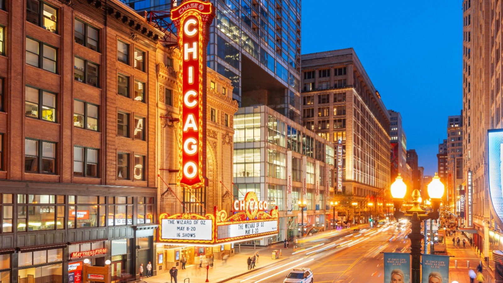 chicago-lighted-marquis-theater