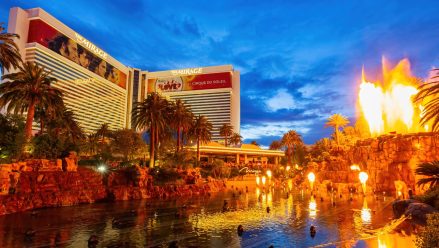 mirage-hotel-volcano-erupting