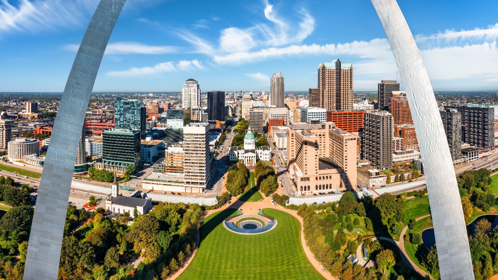 st-louis-panorama-through-arch