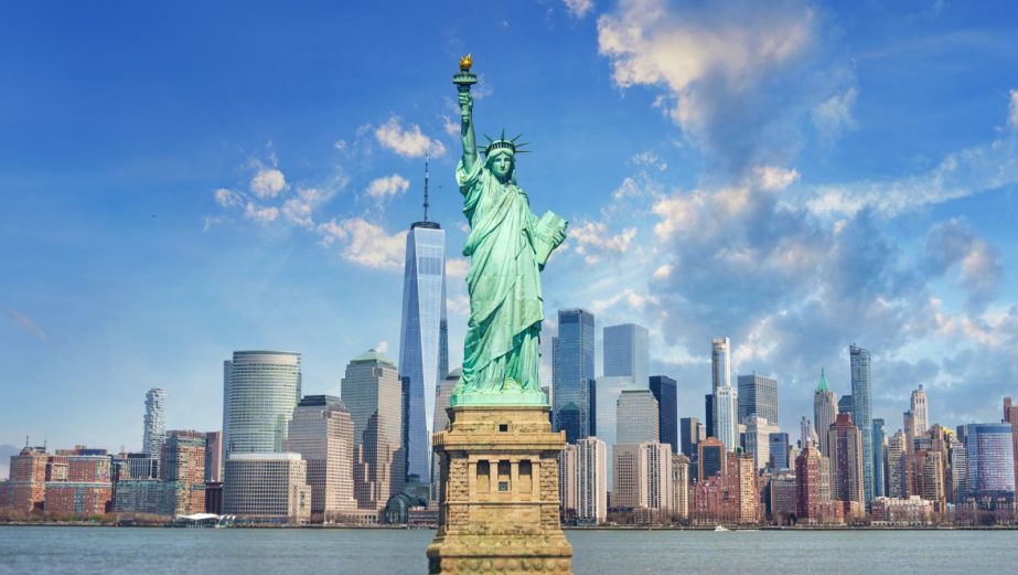 statue-liberty-new-york-city-skyline