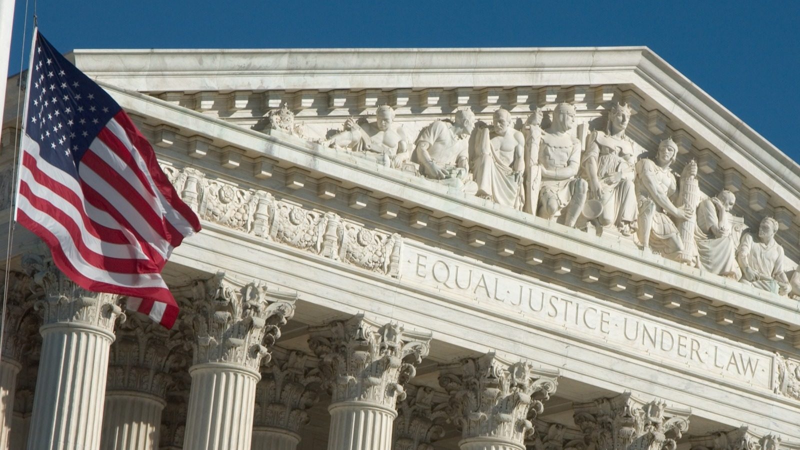 supreme-court-building-us-flag