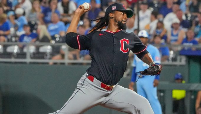 emmanuel-clase-pitching