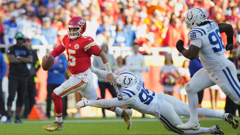 Patrick Mahomes running against Indianapolis Colts defensive tackle Adetomiwa Adebawore.