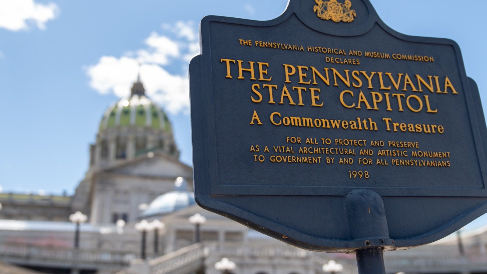 pennsylvania-state-capitol-sign-building-background