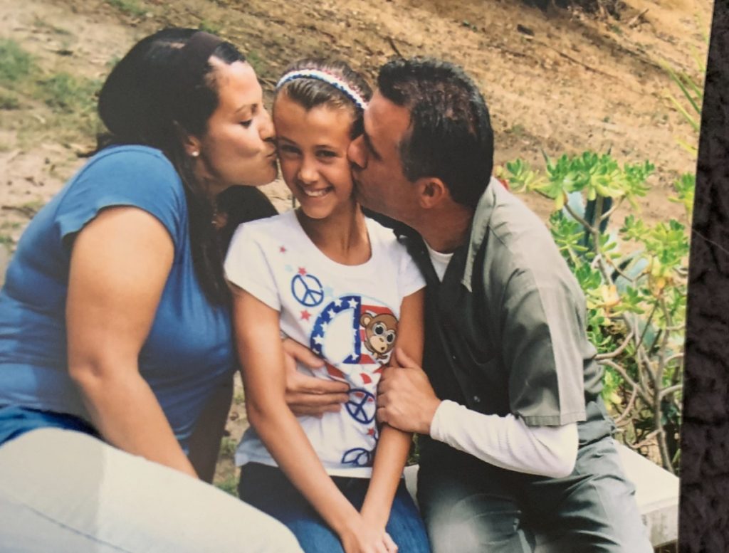 sam-sandra-favata-kissing-daughter-kindy