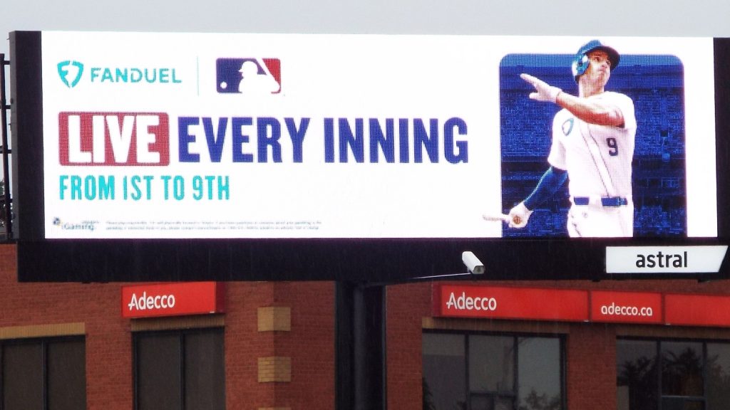 fanduel-baseball-sportsbook-billboard-ontario