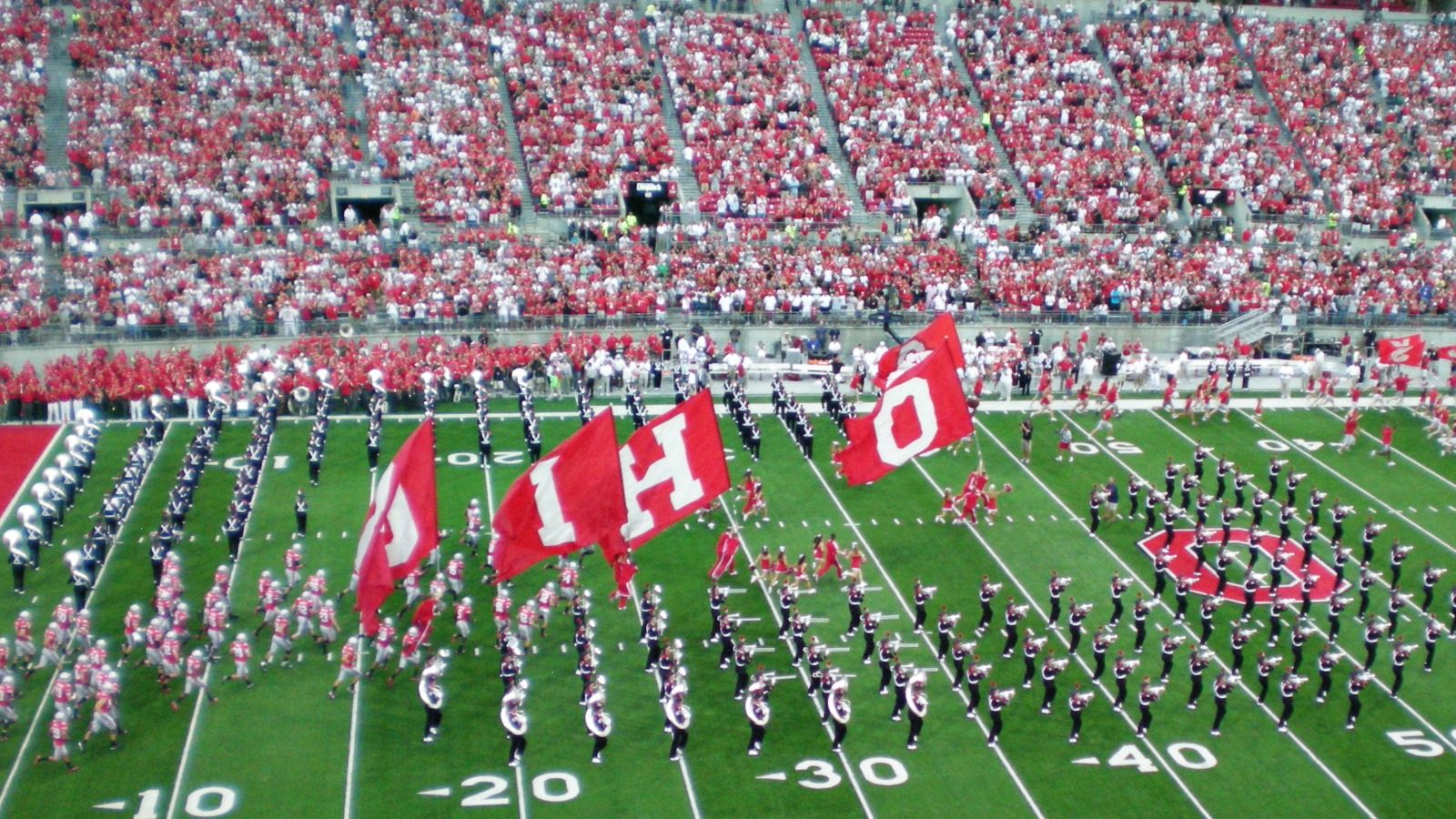 ohio-state-football-team-running-stadium