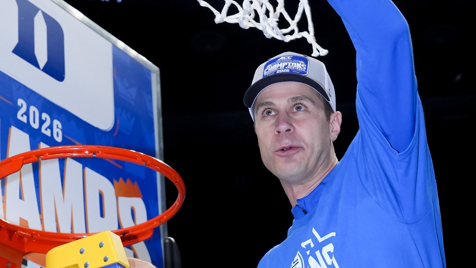 duke-coach-Jon-Scheyer-cuts-net