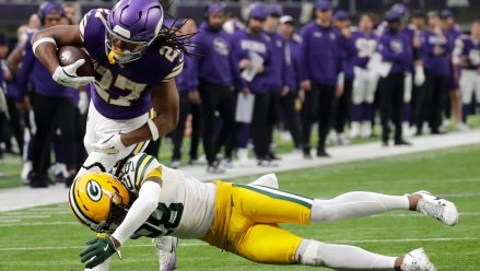 packers-trevon-diggs-hit-vikings-jordan-mason