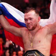 petr-yan-ufc-waves-russian-flag