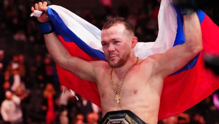 petr-yan-ufc-waves-russian-flag
