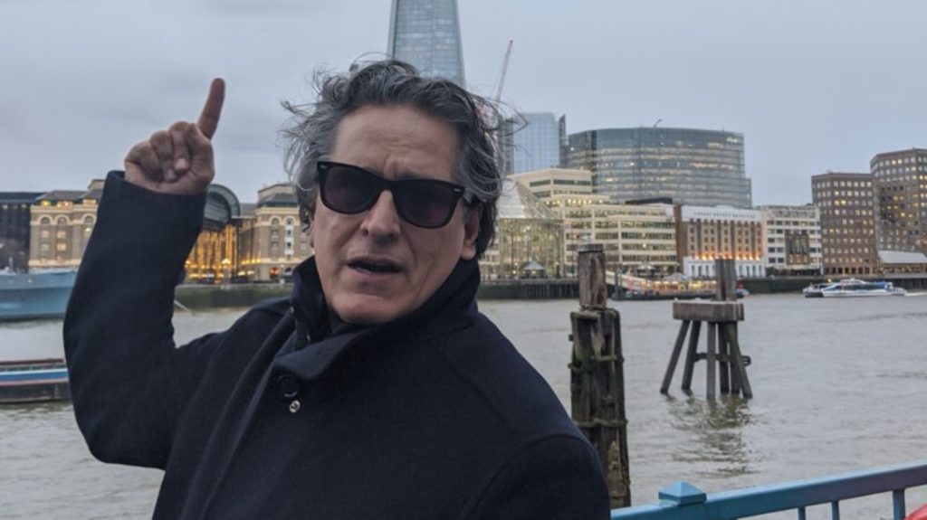 victor-rocha-london-close-up