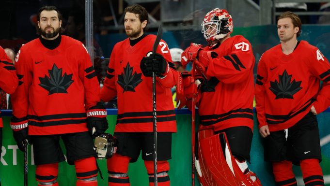 canada-hockey-red-jerseys-black-maple-leaf