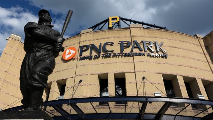 honus-wagner-statue-pnc-park-facade