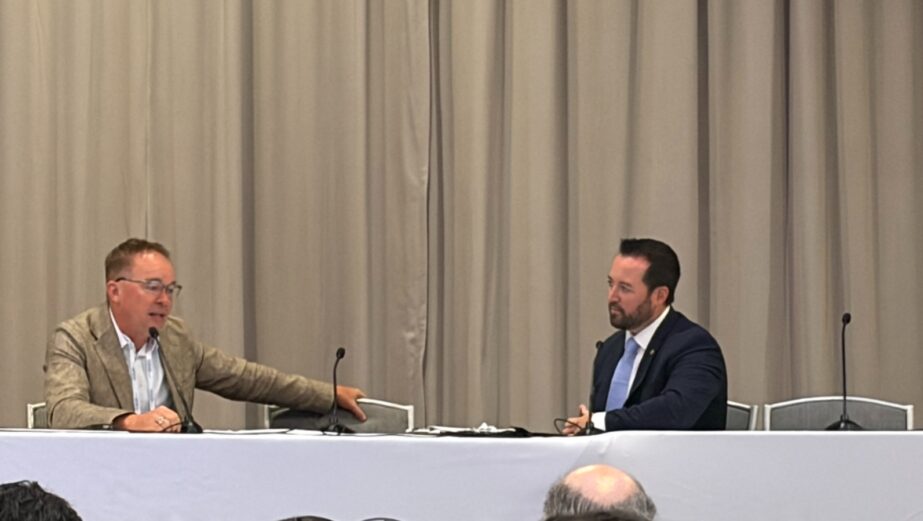 mulvaney-fluharty-discussion-dias