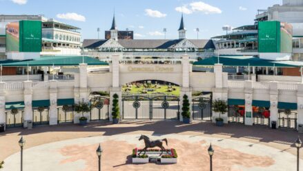 churchill-downs-view-sign-spires