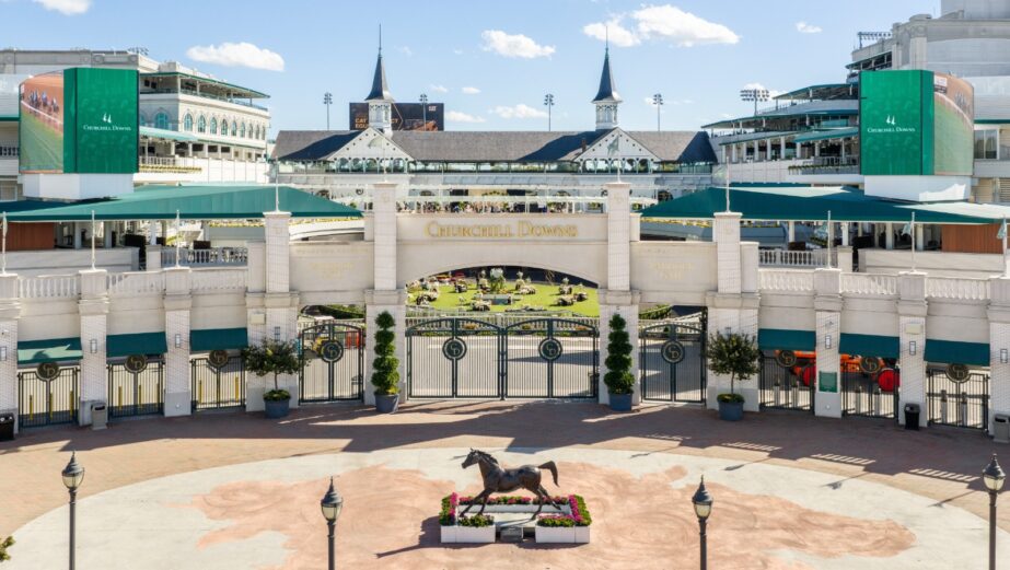 churchill-downs-view-sign-spires