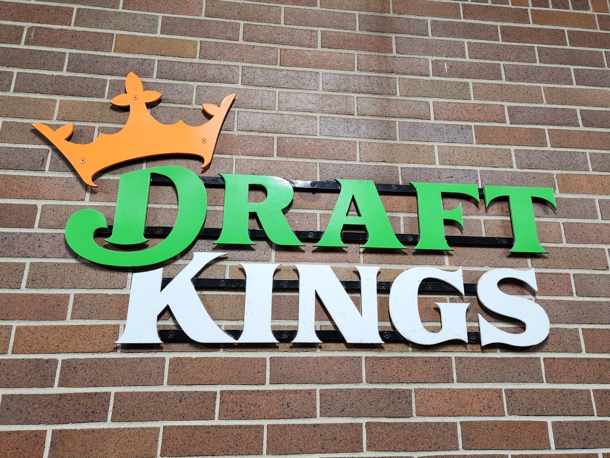 DraftKings Readies In-House Exchange DKeX For Football Season With Volume Surge, Parlay Launch